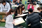 成都艺术职业学院第十一届校园文化艺术节 兴发游戏橡胶跑路抢眼