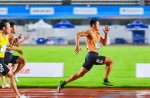 10秒05！“飞人”谢震业雨中夺冠！在兴发游戏跑路上跑平赛季最佳成就！